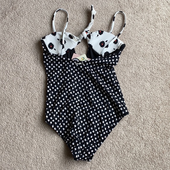 thumbnail image 2 of O'NEILL Girl's Ella Ditsy One-Piece (Little Kids/Big Kids) Black 12 (Big Kid 2 of 13